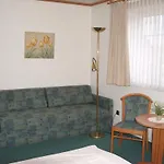 Otel Alter Dorfkrug Am Kanal 3*