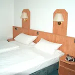 Alter Dorfkrug Am Kanal Otel 3*