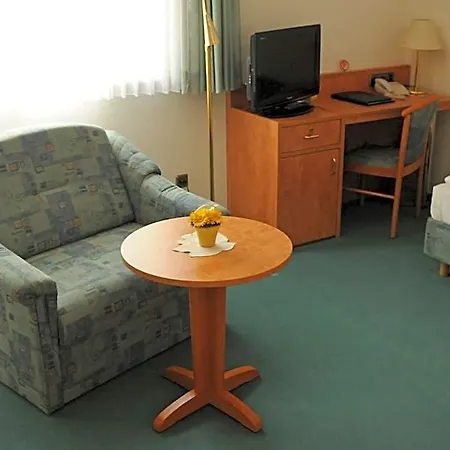 Alter Dorfkrug Am Kanal Hotel 3*