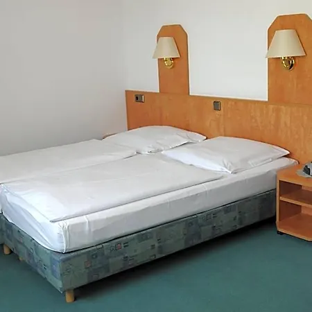 Alter Dorfkrug Am Kanal 3*