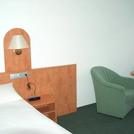 Otel Alter Dorfkrug Am Kanal Wolfsburg